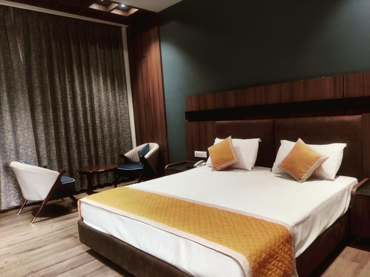 Nirvana Grand Hotel & Resort Gaya Exterior foto