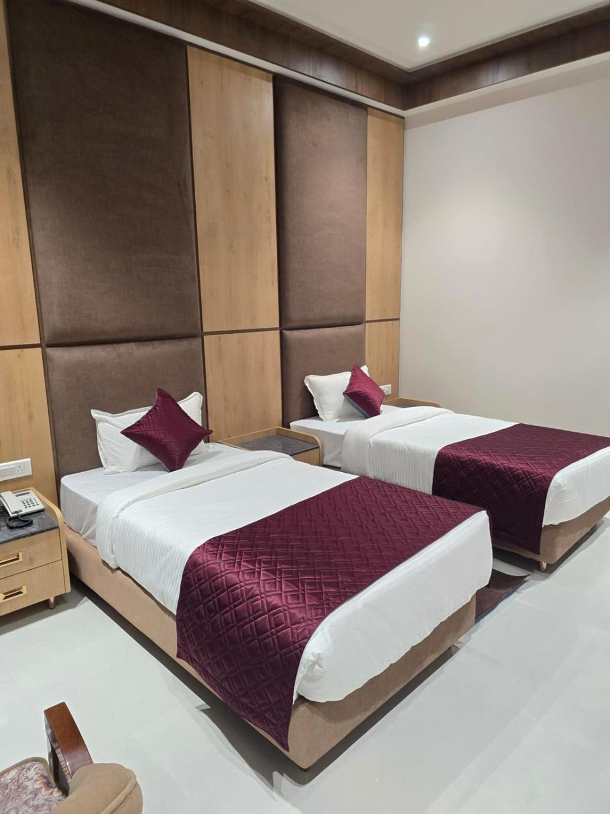 Nirvana Grand Hotel & Resort Gaya Exterior foto