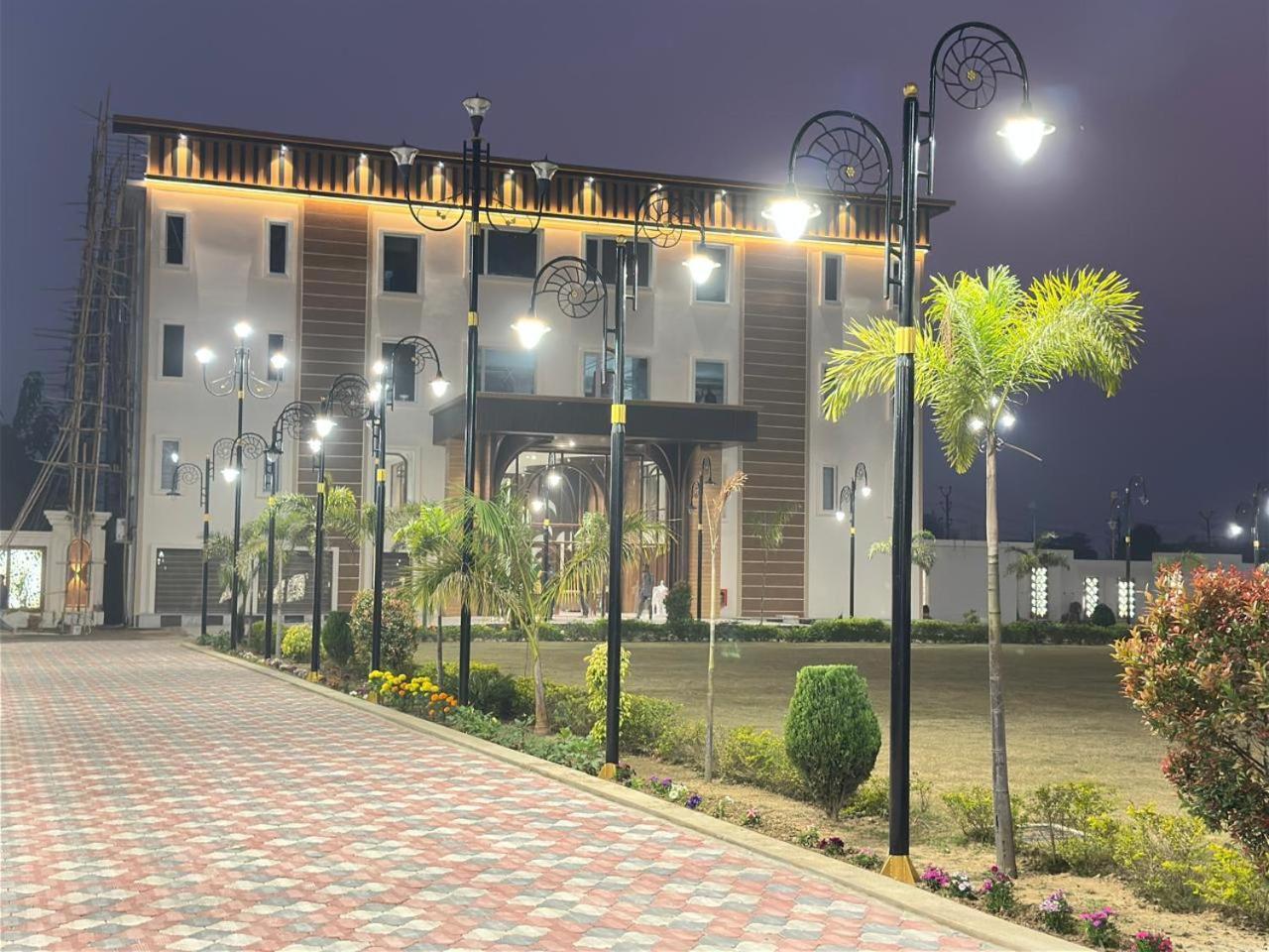 Nirvana Grand Hotel & Resort Gaya Exterior foto